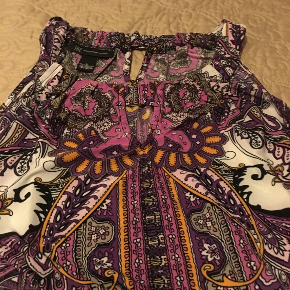 Beautiful Top, Two Button Back Closure - image 1